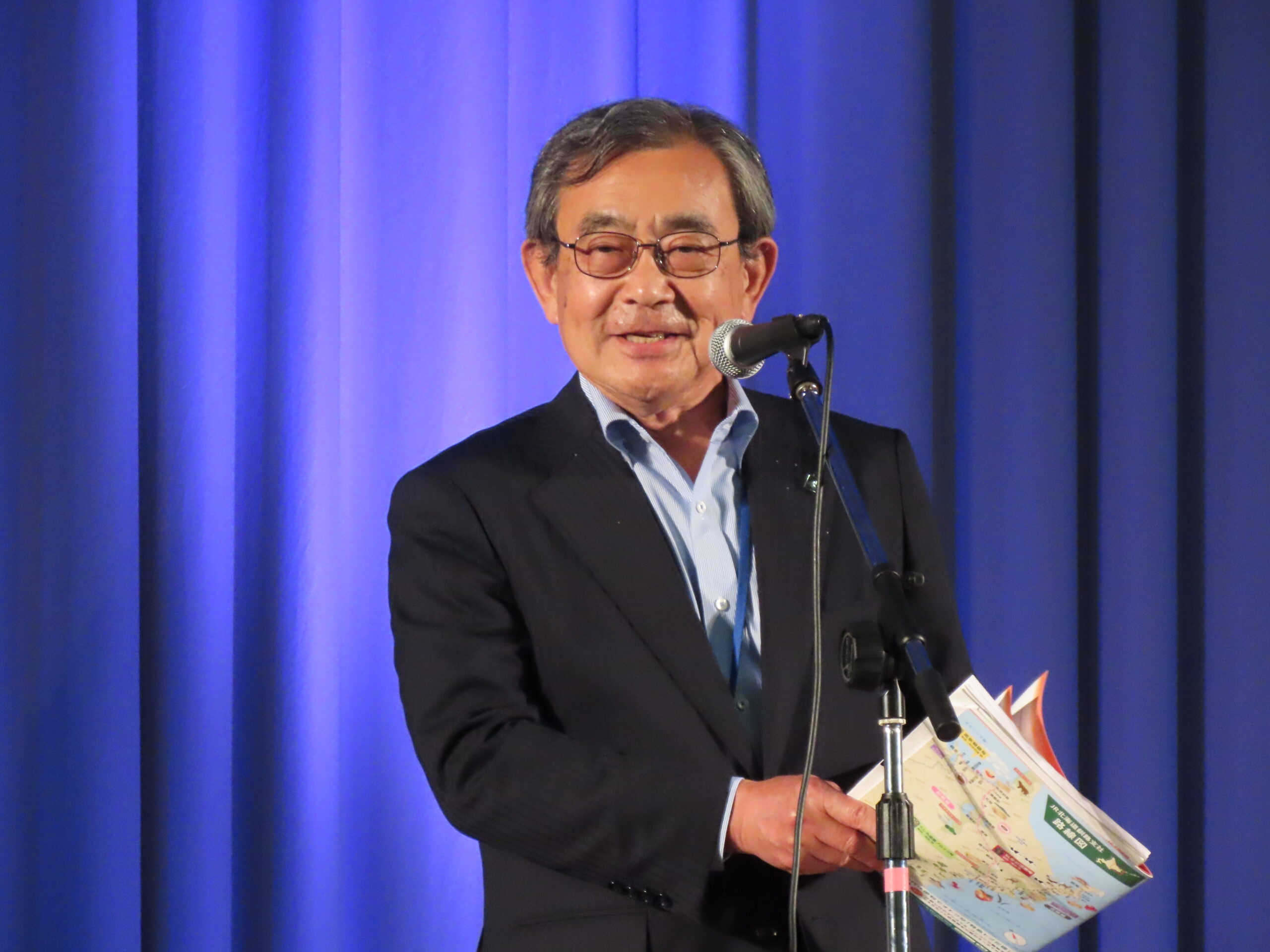 総括を述べた東武トップツアーズ会長で北前船交流拡大機構の久保成人副会長