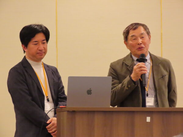 小樽商科大学の高野宏康客員研究員（左）と加賀橋立北前船ツーリズム実行委員会の木村茂樹事務局長