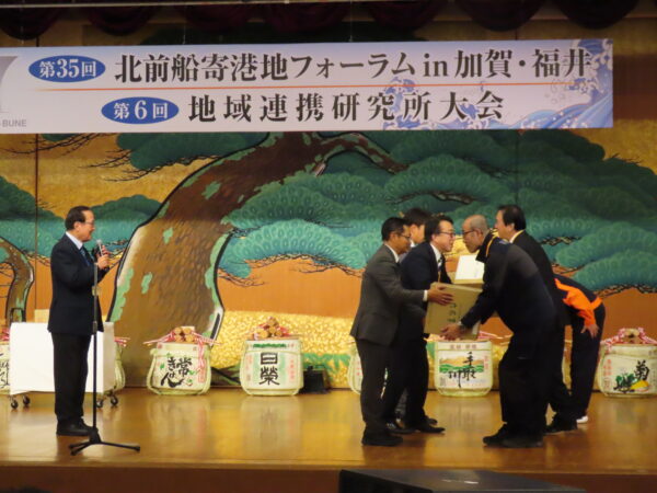 北海道から被災地にお菓子が贈呈された