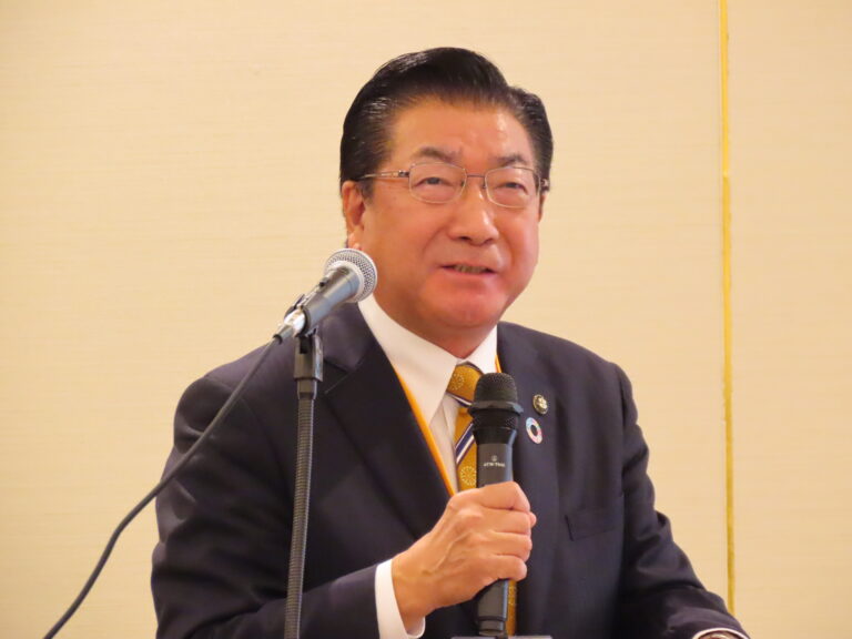 秋田県大仙市の老松博行市長