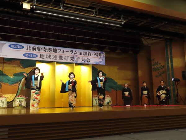 山中温泉芸妓による「山中節」の披露