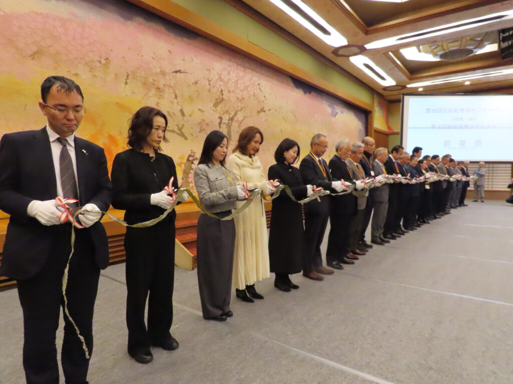 約20mのサオマエコンブを使ったテープカット