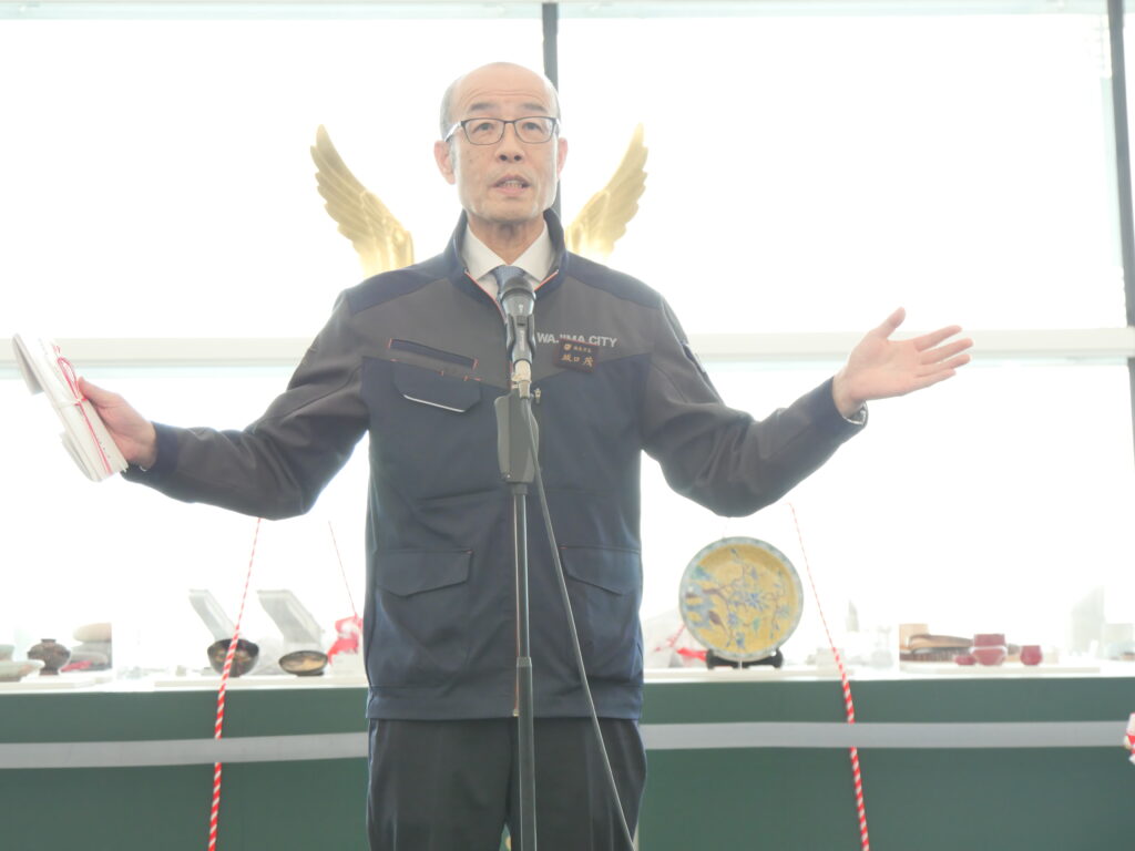 あいさつする輪島市の坂口市長