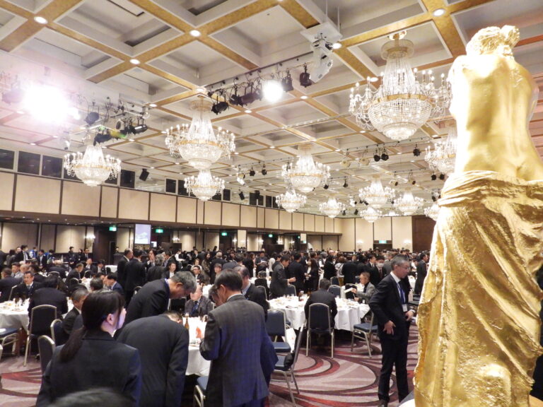 熱気に包まれた会場