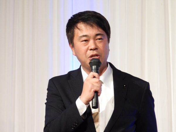 長野県議会産業観光企業委員会の丸茂岳人委員長