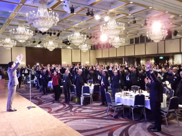 最後は万歳三唱で締めくくった