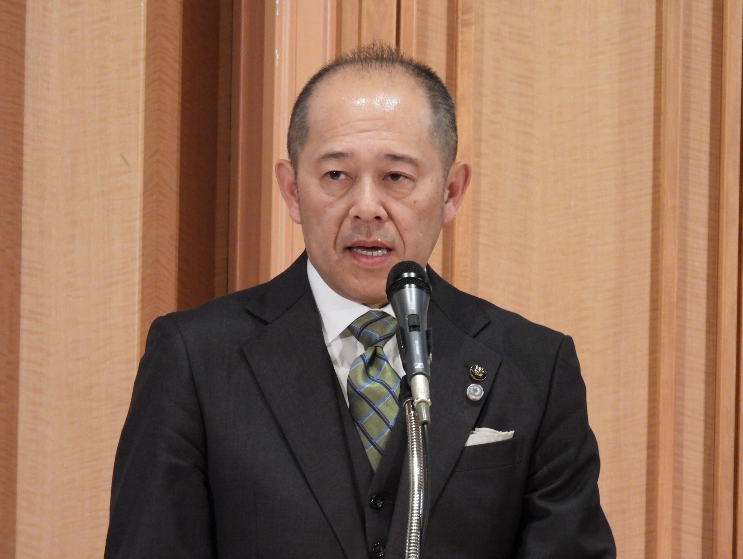 長野県松本市の臥雲義尚市長