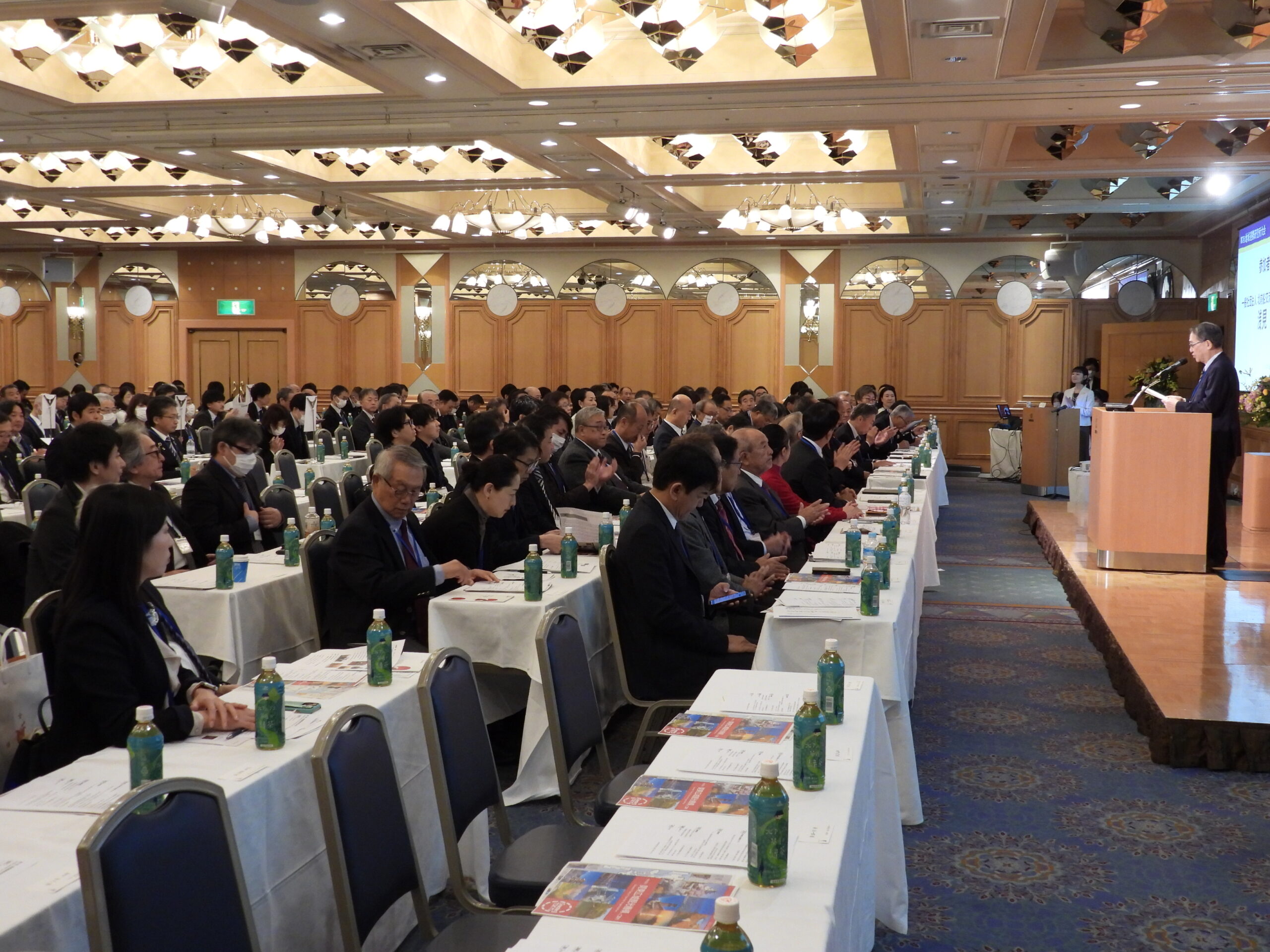 会場には約290人が集った